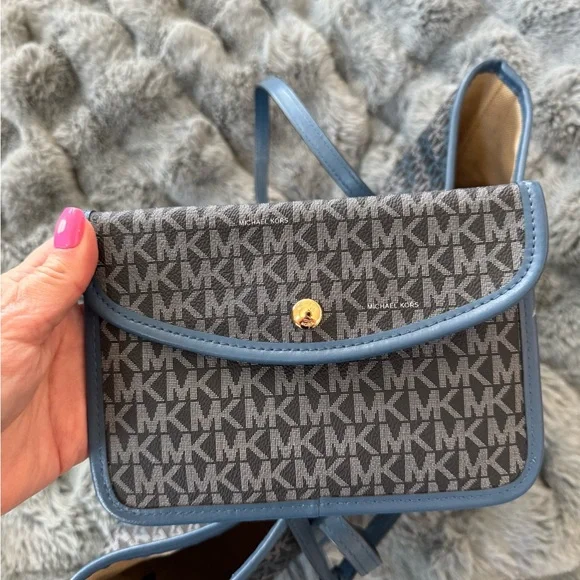 Michael Kors Jet Set Travel Signature Tote (Large) – Teal Trim - Picture 6 of 6